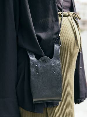 ぴったりシルエットが可愛いマタニティコーデ♡ 長めシャツ×ニットスカートでマンネリ回避！