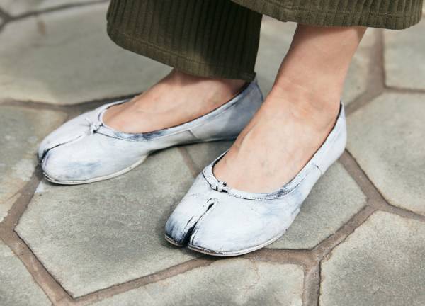 ぴったりシルエットが可愛いマタニティコーデ♡ 長めシャツ×ニットスカートでマンネリ回避！