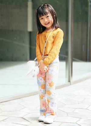 ぴったりシルエットが可愛いマタニティコーデ♡ 長めシャツ×ニットスカートでマンネリ回避！