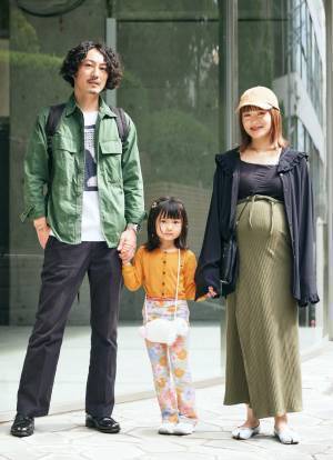 ぴったりシルエットが可愛いマタニティコーデ♡ 長めシャツ×ニットスカートでマンネリ回避！