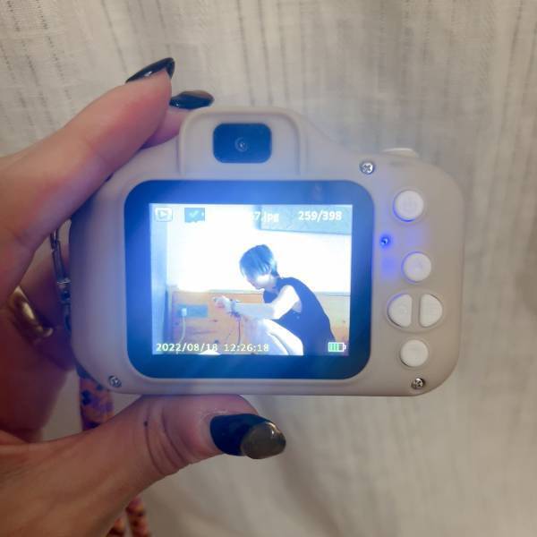 3歳の誕生日プレゼントに迷ったら！娘がどハマりしたキッズカメラ！