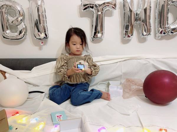 3歳の誕生日プレゼントに迷ったら！娘がどハマりしたキッズカメラ！