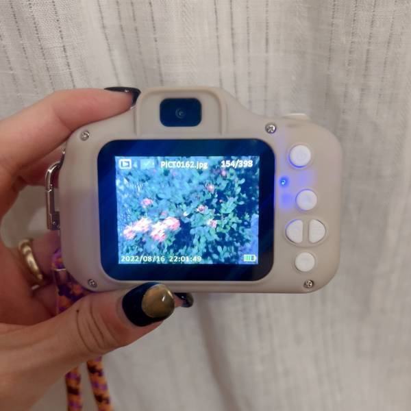 3歳の誕生日プレゼントに迷ったら！娘がどハマりしたキッズカメラ！