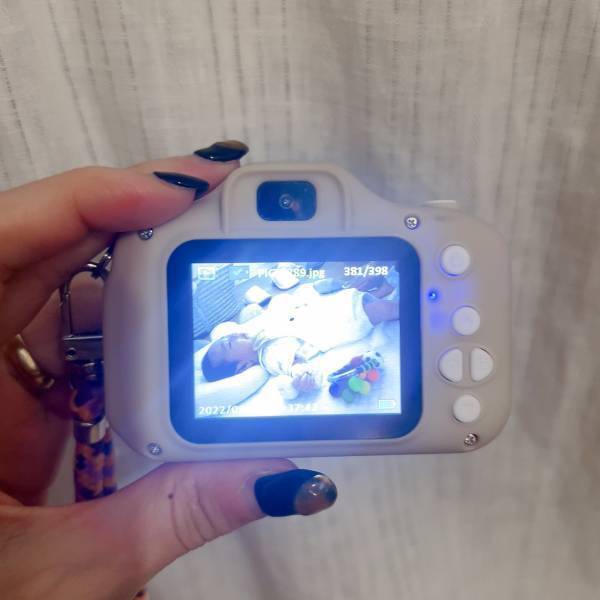 3歳の誕生日プレゼントに迷ったら！娘がどハマりしたキッズカメラ！