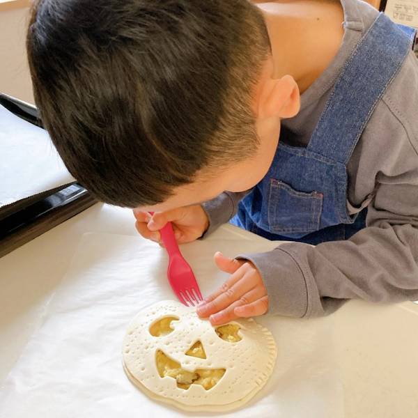 子供と一緒に作る！市販のパイシートで簡単ハロウィンパイレシピ☆