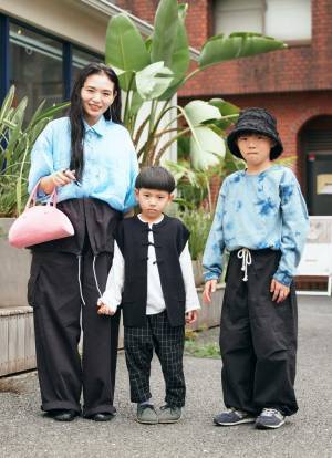 おしゃれ親子のカラーリンクコーデ！ブルー×ブラックでクールに♡