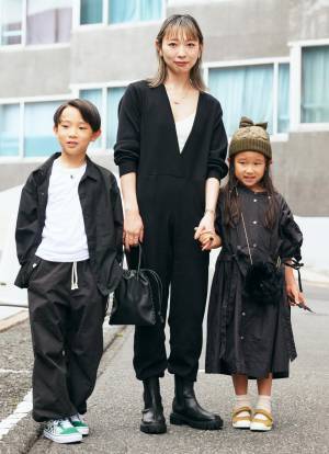 失敗しないブラックコーデ！オールインワンはニット素材を選べば品よくキマる！