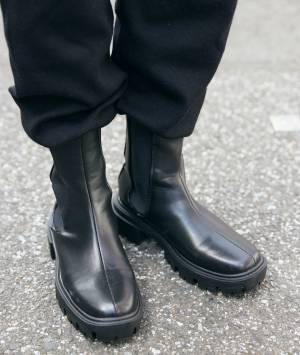 失敗しないブラックコーデ！オールインワンはニット素材を選べば品よくキマる！