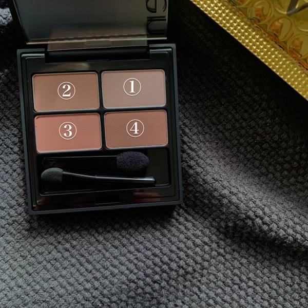 UNEVEN新作パレットを使った秋のカラーメイク