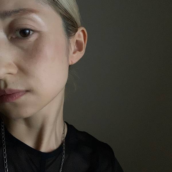 UNEVEN新作パレットを使った秋のカラーメイク