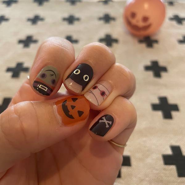 手軽で可愛いダイソーのハロウィンネイル！