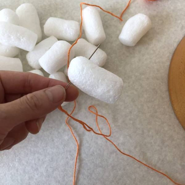 ハロウィン装飾に廃材が使える！所要時間15分で作る親子工作。　　　