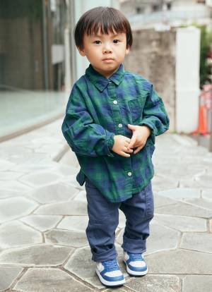 親子リンクにはチェック柄シャツがおすすめ！フリルパンツ×ブーツで甘辛MIXに♡