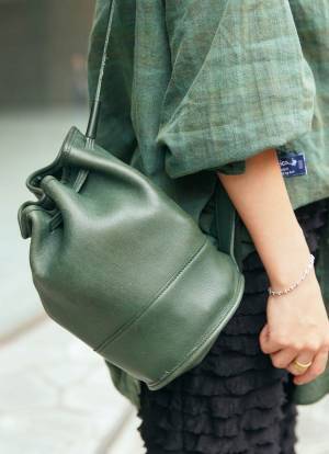 親子リンクにはチェック柄シャツがおすすめ！フリルパンツ×ブーツで甘辛MIXに♡