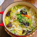 【変わり鍋レシピ】野菜たっぷり！ ワンタンの皮入りタンメン風スープ鍋