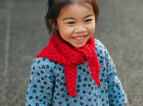 スカーフを使った上級親子リンクコーデ♡ 技ありテクをお見逃しなく！ | HugMug