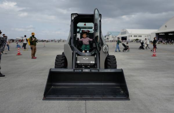 「美ら島エアーフェスタ2022」武智志穂の沖縄でのんびり双子育児 Vol.28 | HugMug