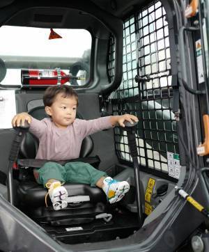 「美ら島エアーフェスタ2022」武智志穂の沖縄でのんびり双子育児 Vol.28 | HugMug