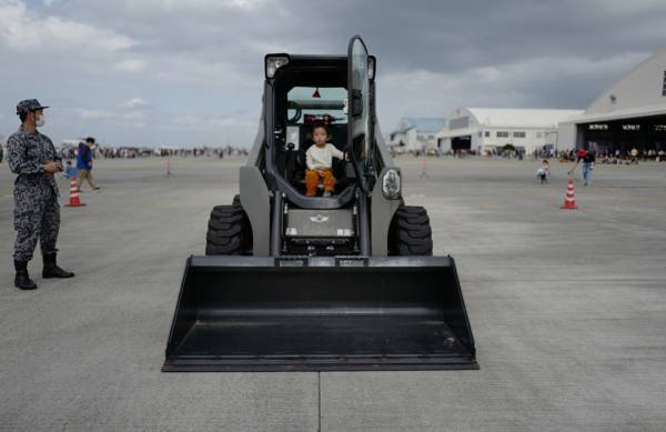 「美ら島エアーフェスタ2022」武智志穂の沖縄でのんびり双子育児 Vol.28 | HugMug