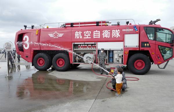 「美ら島エアーフェスタ2022」武智志穂の沖縄でのんびり双子育児 Vol.28 | HugMug