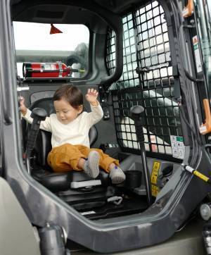 「美ら島エアーフェスタ2022」武智志穂の沖縄でのんびり双子育児 Vol.28 | HugMug