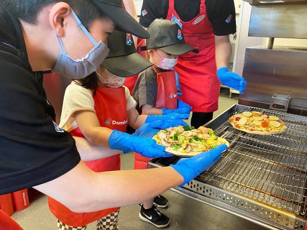 親子でピザづくり体験！ ドミノ・ピザの「ピザアカデミー」に参加してきました | HugMug - 親子で楽しむファッションやライフスタイル情報を届けるママメディア
