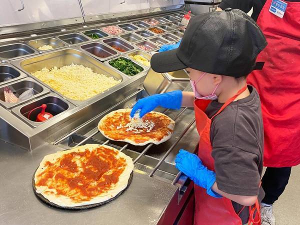 親子でピザづくり体験！ ドミノ・ピザの「ピザアカデミー」に参加してきました | HugMug - 親子で楽しむファッションやライフスタイル情報を届けるママメディア