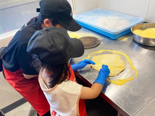 親子でピザづくり体験！ ドミノ・ピザの「ピザアカデミー」に参加してきました | HugMug - 親子で楽しむファッションやライフスタイル情報を届けるママメディア