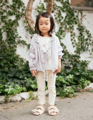 【おしゃれすぎる女の子の秋コーデ 6選】 一枚でサマになるおしゃれアイテムは必見！ | HugMug - 親子で楽しむファッションやライフスタイル情報を届けるママメディア