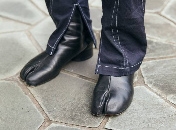 定番派？ 個性派？【高感度ママが愛用するブラックショートブーツ6選】 | HugMug - 親子で楽しむファッションやライフスタイル情報を届けるママメディア