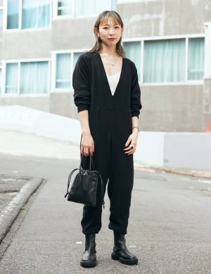 定番派？ 個性派？【高感度ママが愛用するブラックショートブーツ6選】 | HugMug - 親子で楽しむファッションやライフスタイル情報を届けるママメディア