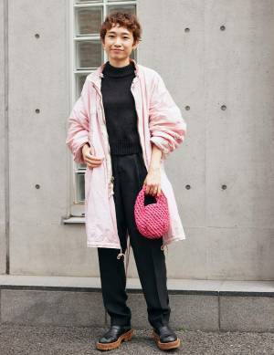 定番派？ 個性派？【高感度ママが愛用するブラックショートブーツ6選】 | HugMug - 親子で楽しむファッションやライフスタイル情報を届けるママメディア