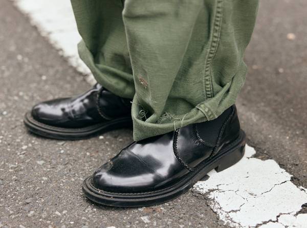 定番派？ 個性派？【高感度ママが愛用するブラックショートブーツ6選】 | HugMug - 親子で楽しむファッションやライフスタイル情報を届けるママメディア