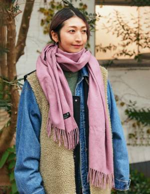 【センスのいいママ愛用のマフラー6選】 おしゃれに防寒しよう！ | HugMug - 親子で楽しむファッションやライフスタイル情報を届けるママメディア