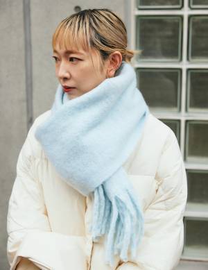 【センスのいいママ愛用のマフラー6選】 おしゃれに防寒しよう！ | HugMug - 親子で楽しむファッションやライフスタイル情報を届けるママメディア