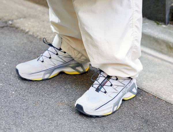 ママでもできるミニ丈コーデ♡ ムートンベスト×ロングブーツでY2Kムード！ | HugMug - 親子で楽しむファッションやライフスタイル情報を届けるママメディア