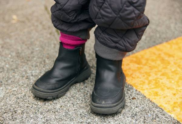 親子リンクのまさにお手本♡ デニムジャケット×ブーツが今っぽい！ | HugMug