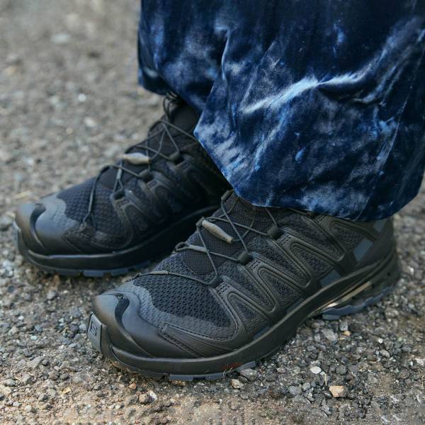 公園にもタウンユースにも！ 【高感度ママ愛用の万能スニーカー7選】 | HugMug