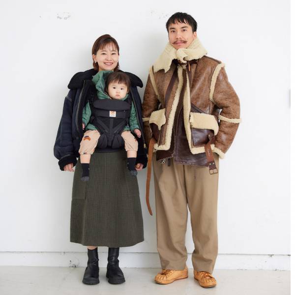 【おしゃれママ＆パパの抱っこ紐コーデ 6選】寒さ対策もおしゃれも実現するスタイルに注目！ | HugMug - 親子で楽しむファッションやライフスタイル情報を届けるママメディア
