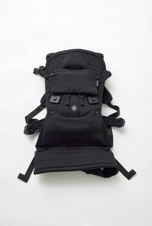 【おしゃれママ＆パパの抱っこ紐コーデ 6選】寒さ対策もおしゃれも実現するスタイルに注目！ | HugMug - 親子で楽しむファッションやライフスタイル情報を届けるママメディア