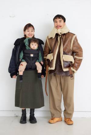 【おしゃれママ＆パパの抱っこ紐コーデ 6選】寒さ対策もおしゃれも実現するスタイルに注目！ | HugMug - 親子で楽しむファッションやライフスタイル情報を届けるママメディア