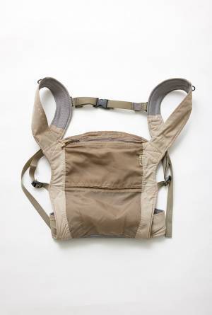 【おしゃれママ＆パパの抱っこ紐コーデ 6選】寒さ対策もおしゃれも実現するスタイルに注目！ | HugMug - 親子で楽しむファッションやライフスタイル情報を届けるママメディア