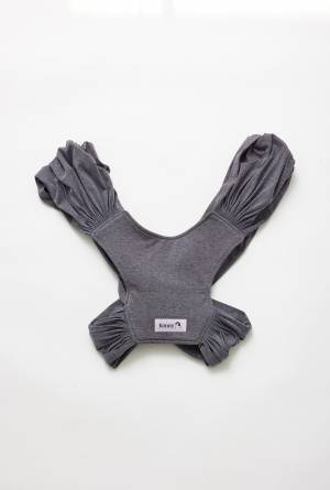 【おしゃれママ＆パパの抱っこ紐コーデ 6選】寒さ対策もおしゃれも実現するスタイルに注目！ | HugMug - 親子で楽しむファッションやライフスタイル情報を届けるママメディア