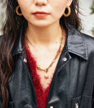 推しは『ユニクロ』のパンツ♡ レザージャケットと合わせてクールに！ | HugMug