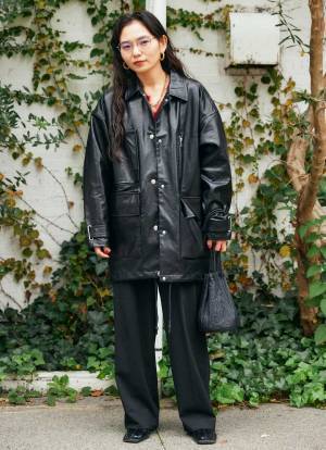 推しは『ユニクロ』のパンツ♡ レザージャケットと合わせてクールに！ | HugMug