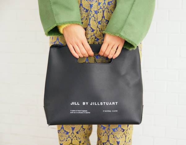 『マーキーズ』のオレンジトップスがめちゃかわ♡ 冬こそビタミンカラーをまとって！ | HugMug