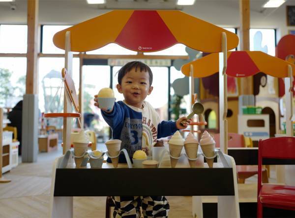 「夢のような室内・外施設『プレイヴィル（Playville）』体験レポート！」武智志穂の沖縄でのんびり双子育児 Vol.29 | HugMug