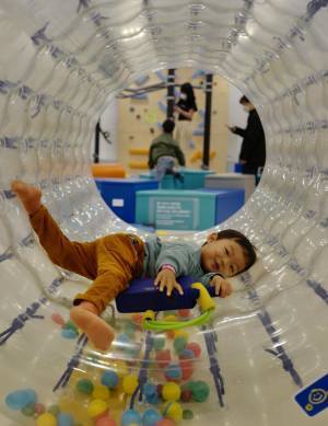 「夢のような室内・外施設『プレイヴィル（Playville）』体験レポート！」武智志穂の沖縄でのんびり双子育児 Vol.29 | HugMug