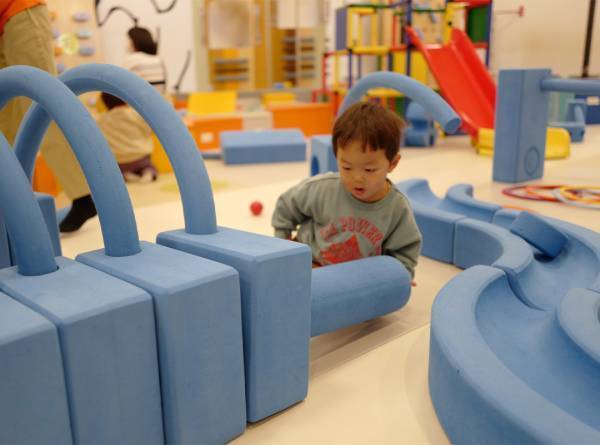 「夢のような室内・外施設『プレイヴィル（Playville）』体験レポート！」武智志穂の沖縄でのんびり双子育児 Vol.29 | HugMug