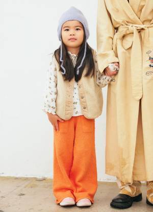 ママの古着MIXがカギ。淡カラーでまとめたこなれカジュアルコーデ | HugMug